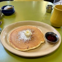 Photo taken at Snooze, an A.M. Eatery by Laura F. on 1/21/2023
