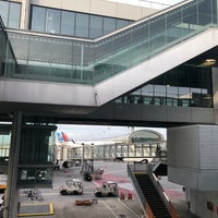 Photo taken at Gate L33 by 🌎 JcB 🌎 on 11/9/2018