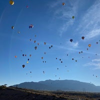 Foto diambil di International Balloon Fiesta oleh 🌎 JcB 🌎 pada 10/5/2021
