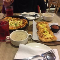 Photo taken at Pizza Hut by Fahmi T. on 5/16/2017