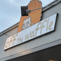 รูปภาพถ่ายที่ Off The Waffle โดย Fawzi A. เมื่อ 10/31/2021
