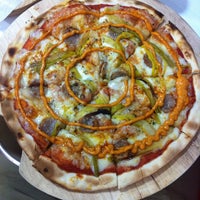 Foto scattata a Pizza al Vol da Cabra D. il 1/16/2014