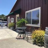 6/16/2018 tarihinde Rich D.ziyaretçi tarafından Family Wineries Dry Creek Tasting Room'de çekilen fotoğraf