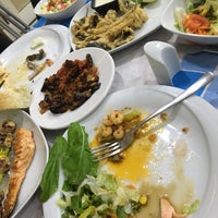 Das Foto wurde bei Balıkkent Restaurant von Jale K. am 4/23/2019 aufgenommen