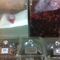 รูปภาพถ่ายที่ Cerealista Helena โดย Cristiano P. เมื่อ 10/27/2012