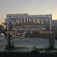Photo taken at Gullivers Pizza and Pub Chicago by Joe G. on 8/18/2013