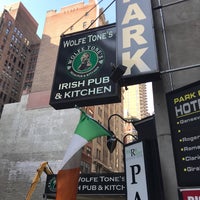 Foto tirada no(a) Wolfe Tone&#39;s Irish Pub &amp; Kitchen por ricardo em 11/25/2018