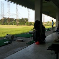 Photo taken at Hitting field Driving Ranges by ♪♥★ⓒⓗⓐⓣⓒⓗⓐⓡⓘⓝ★♥♪ c. on 11/10/2012