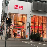 Photo taken at UNIQLO by Moudar Z. on 12/22/2017