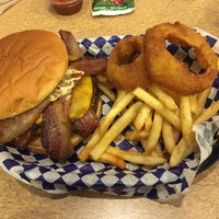 11/4/2018에 Jon K.님이 Blue Moon Burgers Fremont에서 찍은 사진