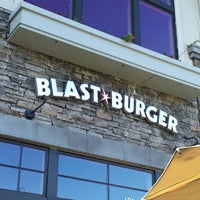 รูปภาพถ่ายที่ Blast Burger โดย Tracey F. เมื่อ 6/3/2013
