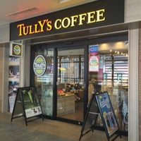 Photo taken at Tully&amp;#39;s Coffee by Mitani F. on 8/8/2016