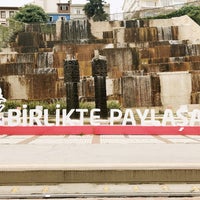 Foto diambil di Yüzen Taşlar Heykeli oleh Muhammet pada 6/25/2018