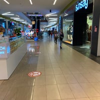 Foto tirada no(a) Aura Mall por Сергей Ш. em 11/6/2020