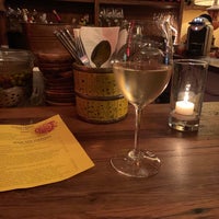 Foto tirada no(a) Aquitaine Wine Bistro por Shawn B. em 1/18/2019