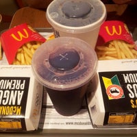 Photo taken at McDonald&amp;#39;s by Fabiana M. on 10/28/2012