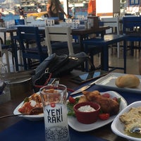 Foto diambil di Mavi Balık&amp;amp;Meze Restaurant oleh Nese K. pada 7/15/2021