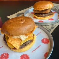 Photo taken at Barney&amp;#39;s Burger by Rafael Garcia R. on 12/21/2023