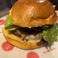 Foto diambil di Barney&amp;#39;s Burger oleh Rafael Garcia R. pada 5/1/2024