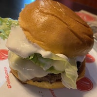 Foto scattata a Barney&amp;#39;s Burger da Rafael Garcia R. il 12/21/2023