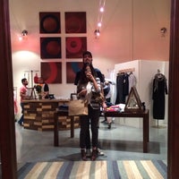 10/6/2013 tarihinde Leah T.ziyaretçi tarafından Tamarind Clothing Boutique'de çekilen fotoğraf
