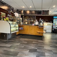 Foto diambil di Cornerstone Coffeehouse oleh Tamara P. pada 4/19/2022