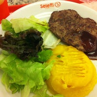 Снимок сделан в Seletti пользователем Eduardo H. 4/4/2013