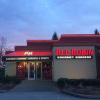 Photo taken at Red Robin Gourmet Burgers and Brews by Albert L. on 1/10/2015