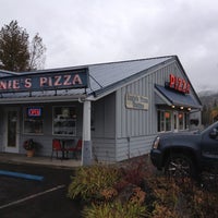 Снимок сделан в Annie&amp;#39;s Pizza Station пользователем Albert L. 10/27/2012