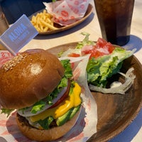 Photo taken at Teddy&amp;#39;s Bigger Burgers by mayumi i. on 11/26/2022