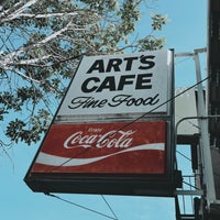 Foto tirada no(a) Art&amp;#39;s Cafe por Christopher A. em 2/19/2023