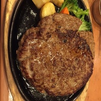 Photo taken at ステーキのどん 東大和中央店 by フロント 太. on 8/19/2018