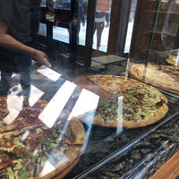 Photo taken at Pizza My Heart by Møøn D. on 8/17/2018