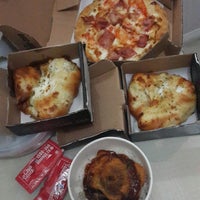 Photo taken at Domino&amp;#39;s Pizza by Mei S. on 4/24/2018