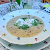 รูปภาพถ่ายที่ Řízková restaurace Pivoňka โดย Michal S. เมื่อ 7/31/2020