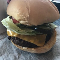 Foto diambil di Dave &amp;amp; Tony&amp;#39;s Premium Burger Joint oleh 24 Hour F. pada 5/23/2018