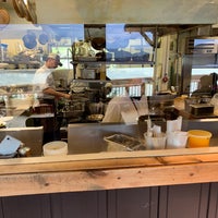 Foto tomada en River&#39;s End Restaurant &amp; Inn  por 24 Hour F. el 2/18/2019
