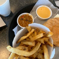 Das Foto wurde bei Dave &amp;amp; Tony&amp;#39;s Premium Burger Joint von 24 Hour F. am 6/20/2019 aufgenommen