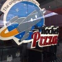 6/3/2014にEddie M.がSky Rocket Pizzaで撮った写真