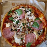 Foto tirada no(a) Blaze Pizza por Growly em 3/14/2022