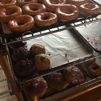 Foto tomada en City Donuts - Littleton  por Kari S. el 9/21/2014