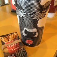 8/29/2016 tarihinde Tiffany H.ziyaretçi tarafından MOOYAH Burgers, Fries &amp;amp; Shakes'de çekilen fotoğraf