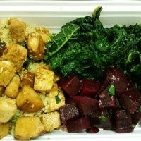 Photo prise au Kale Health Food NYC par Maria S. le7/14/2014