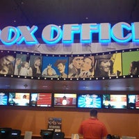 10/9/2012 tarihinde Shereen R.ziyaretçi tarafından UltraLuxe Anaheim Cinemas at GardenWalk'de çekilen fotoğraf