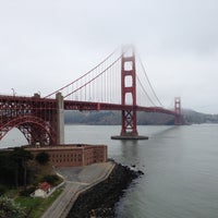 Foto tomada en *CLOSED* Golden Gate Bridge Walking Tour  por Roni S. el 4/27/2013