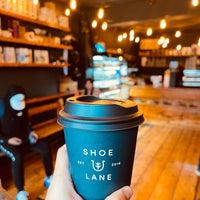 Das Foto wurde bei Shoe Lane Coffee von Priscilla C. am 9/3/2022 aufgenommen