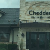 Photo taken at Cheddar&amp;#39;s Scratch Kitchen by Diante B. on 5/16/2017