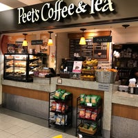 Photo taken at Peet&amp;#39;s Coffee &amp;amp; Tea by Sso on 10/22/2017