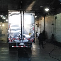 Photo taken at Blue Beacon Truck Wash by Juan H. on 12/29/2014