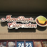 11/21/2012 tarihinde Scott S.ziyaretçi tarafından Junebug&amp;#39;s Cupcakes'de çekilen fotoğraf